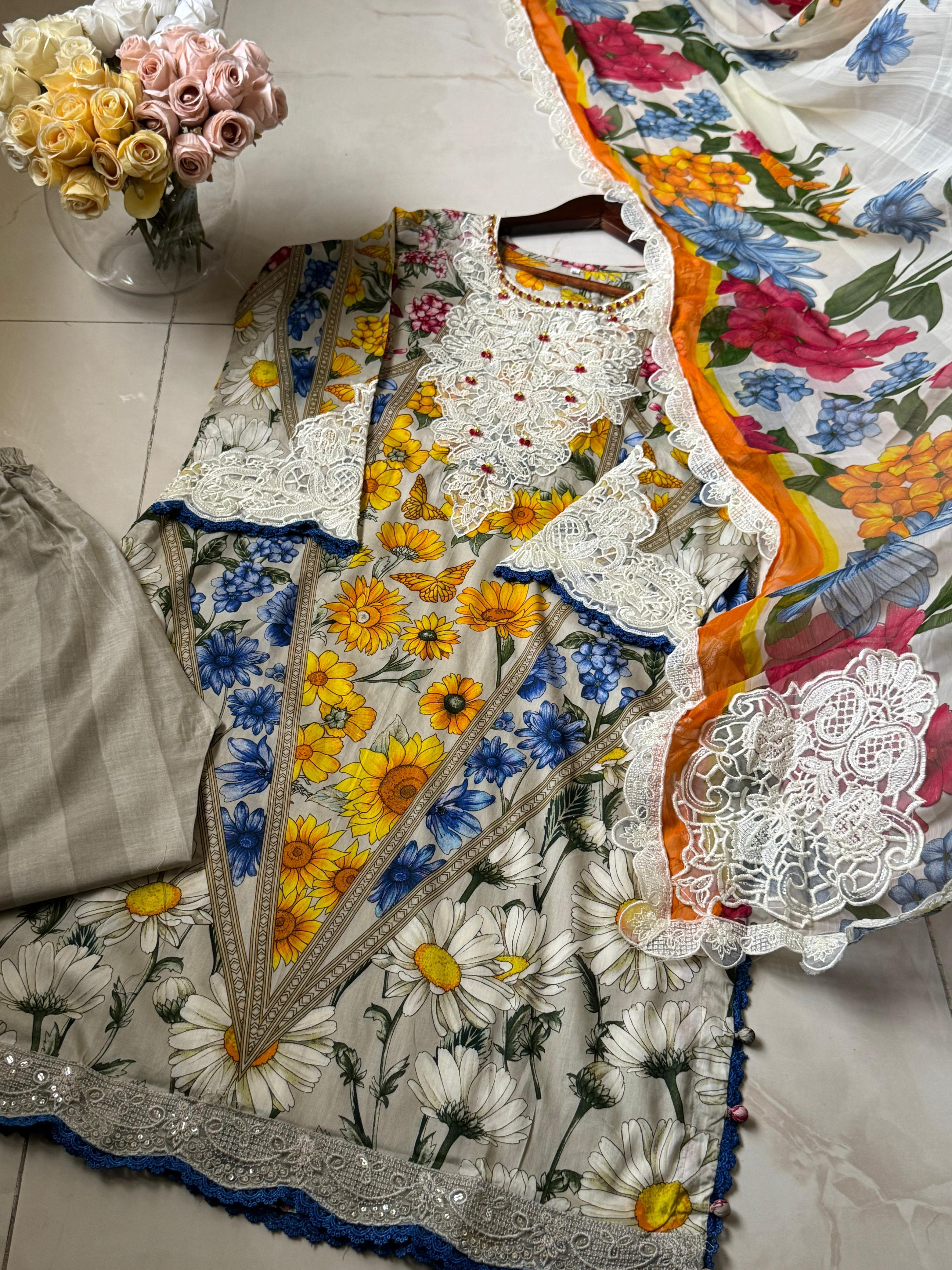 Amna's Clothing 016 - Ready-to-Wear Embroidered Lawn 3-Piece Suit