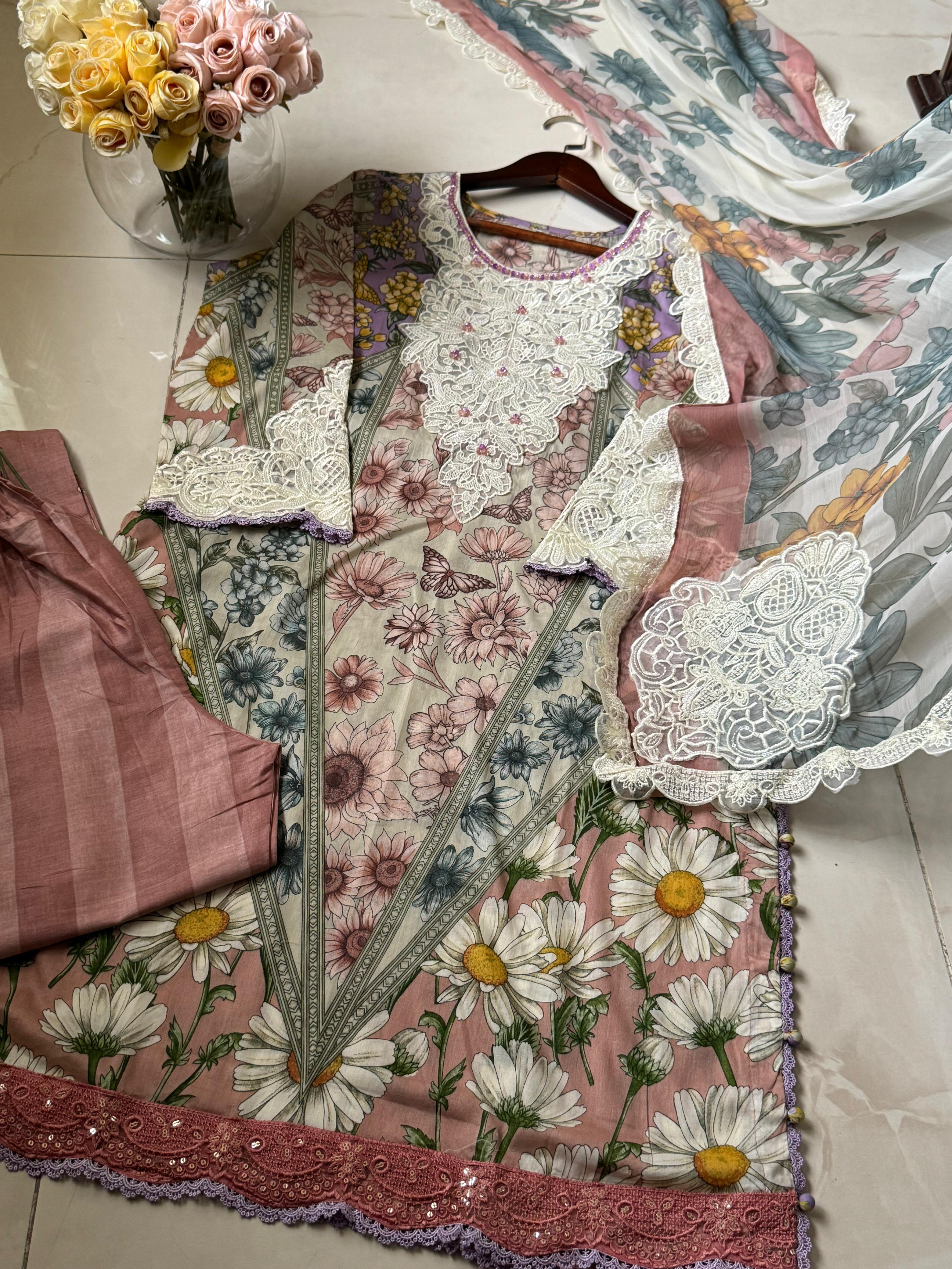 Amna's Clothing 016 - Ready-to-Wear Embroidered Lawn 3-Piece Suit