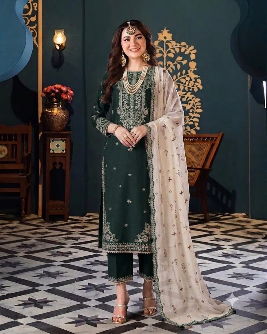 Hania Amir | Chiffon |  Embroidered