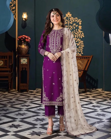 Hania Amir | Chiffon |  Embroidered